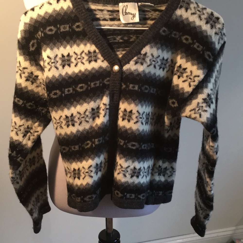 Vintage Cherry’s 100% lambswool cardigan